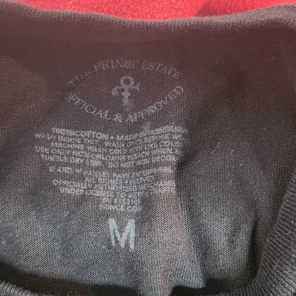 The Prince Estate Official and Approved Prince Purple Rain Cover T-Shirt Size M - Picture 16 of 16